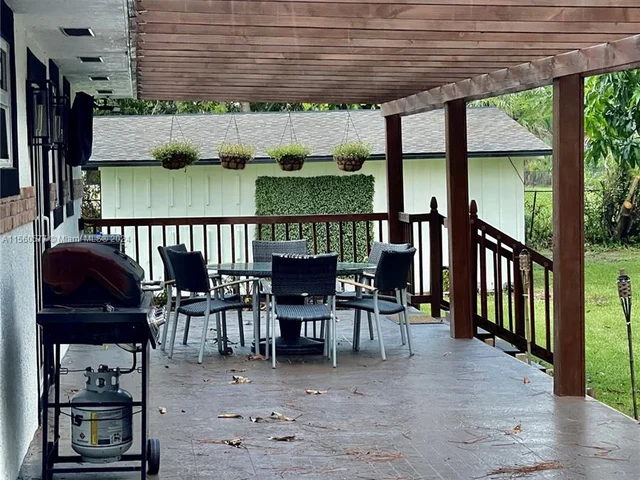 17180 N 64th Pl N, Loxahatchee FL 33470