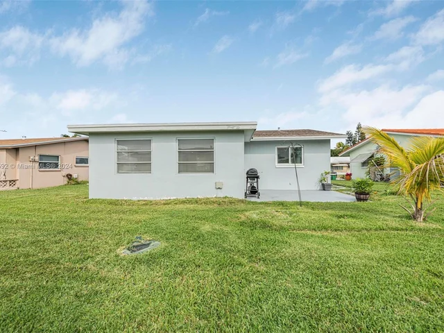 4810 NW 42nd Ave, Tamarac FL 33319