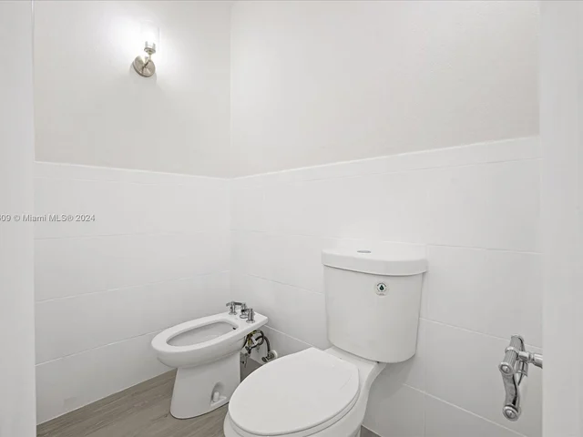 7513 Bounty Ave, North Bay Village FL 33141