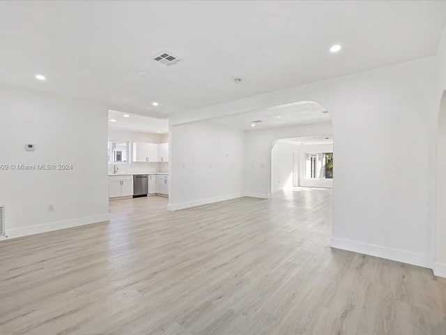 7513 Bounty Ave, North Bay Village FL 33141