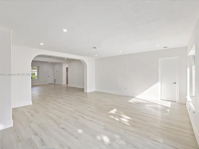 7513 Bounty Ave, North Bay Village FL 33141