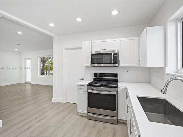 7513 Bounty Ave, North Bay Village FL 33141