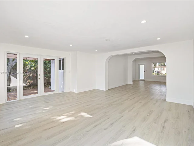 7513 Bounty Ave, North Bay Village FL 33141