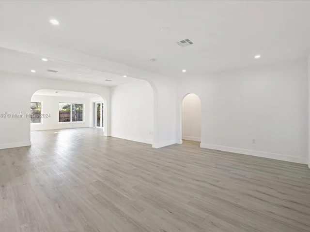 7513 Bounty Ave, North Bay Village FL 33141