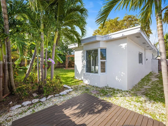 7513 Bounty Ave, North Bay Village FL 33141