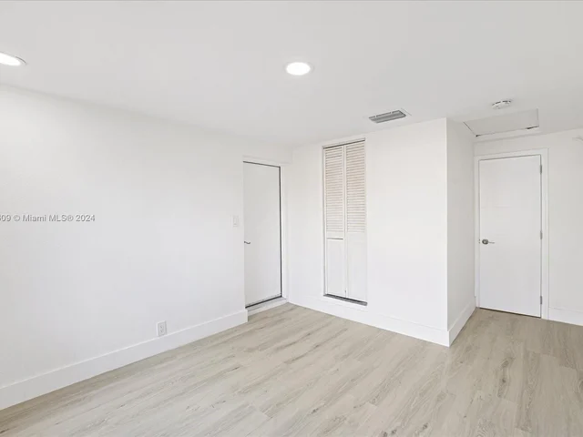 7513 Bounty Ave, North Bay Village FL 33141