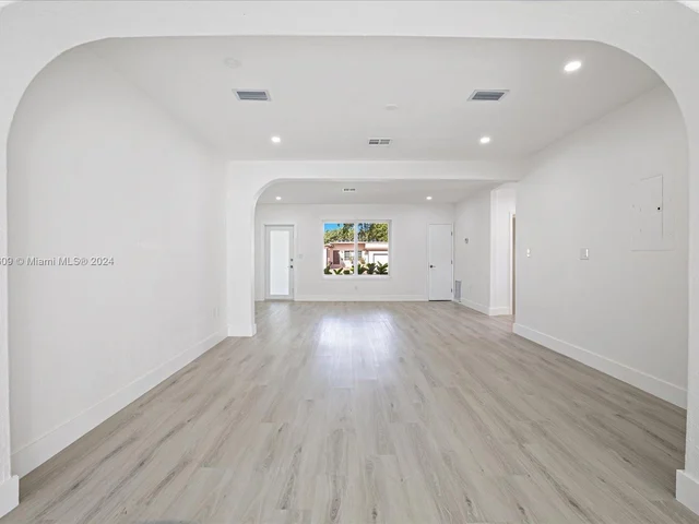 7513 Bounty Ave, North Bay Village FL 33141