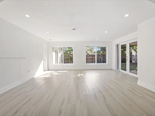 7513 Bounty Ave, North Bay Village FL 33141