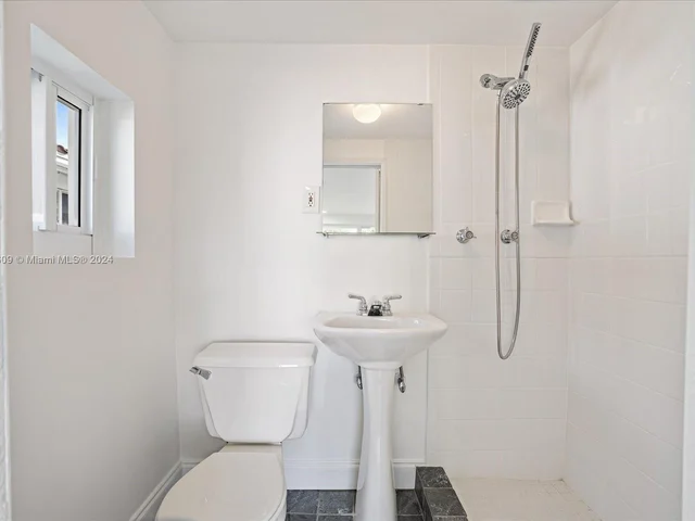 7513 Bounty Ave, North Bay Village FL 33141