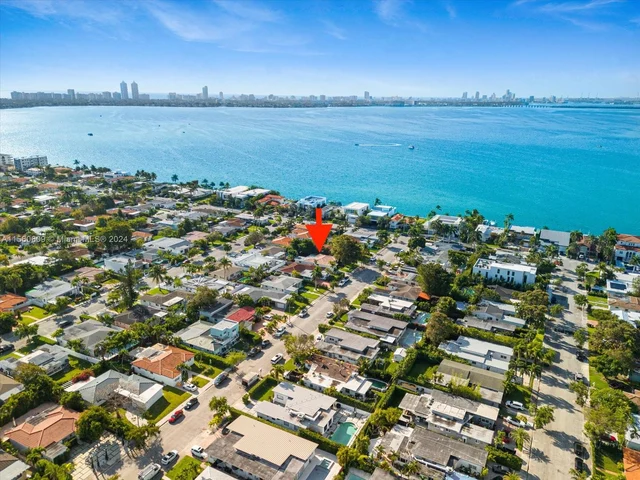 7513 Bounty Ave, North Bay Village FL 33141