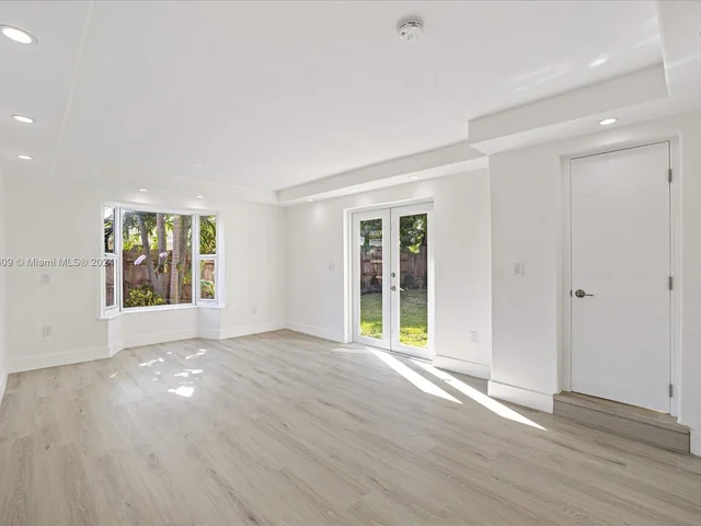 7513 Bounty Ave, North Bay Village FL 33141