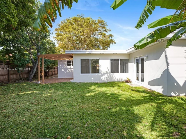 7513 Bounty Ave, North Bay Village FL 33141