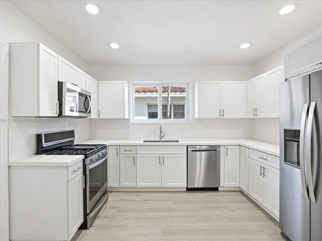 7513 Bounty Ave, North Bay Village FL 33141