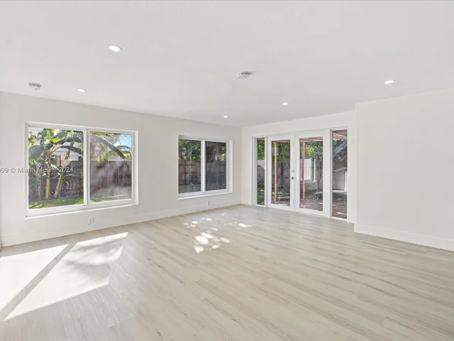 7513 Bounty Ave, North Bay Village FL 33141