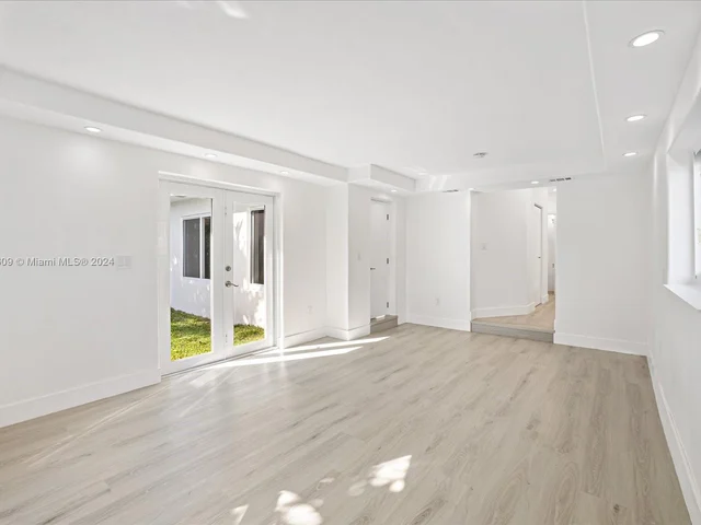 7513 Bounty Ave, North Bay Village FL 33141