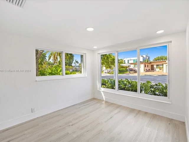 7513 Bounty Ave, North Bay Village FL 33141