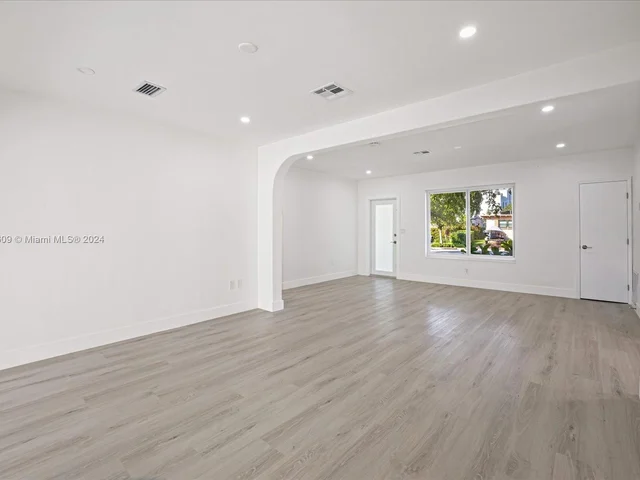 7513 Bounty Ave, North Bay Village FL 33141