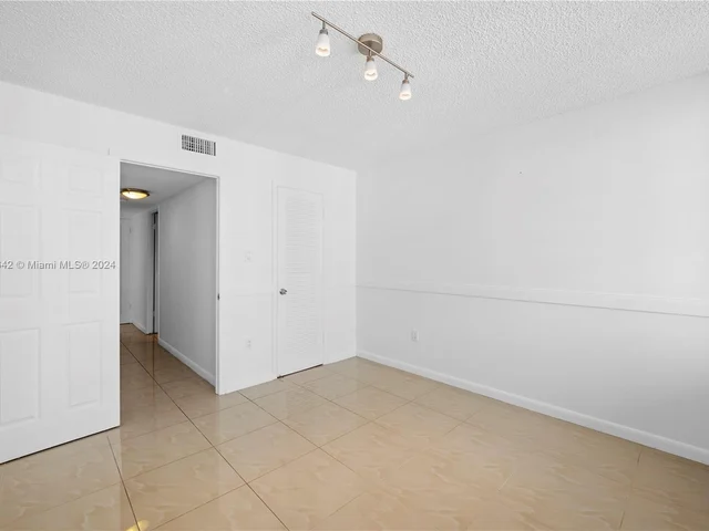 18061 Biscayne Blvd # 1701, Aventura FL 33160