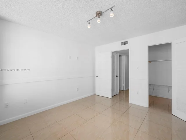 18061 Biscayne Blvd # 1701, Aventura FL 33160