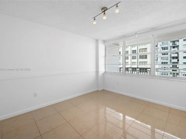 18061 Biscayne Blvd # 1701, Aventura FL 33160