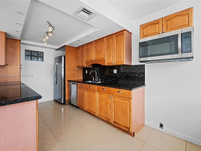 18061 Biscayne Blvd # 1701, Aventura FL 33160