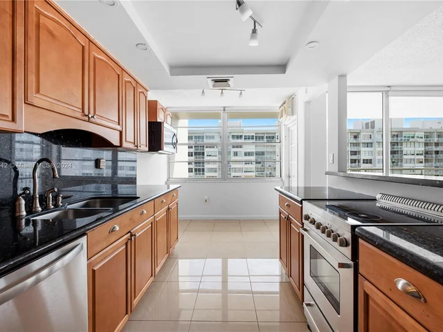 18061 Biscayne Blvd # 1701, Aventura FL 33160