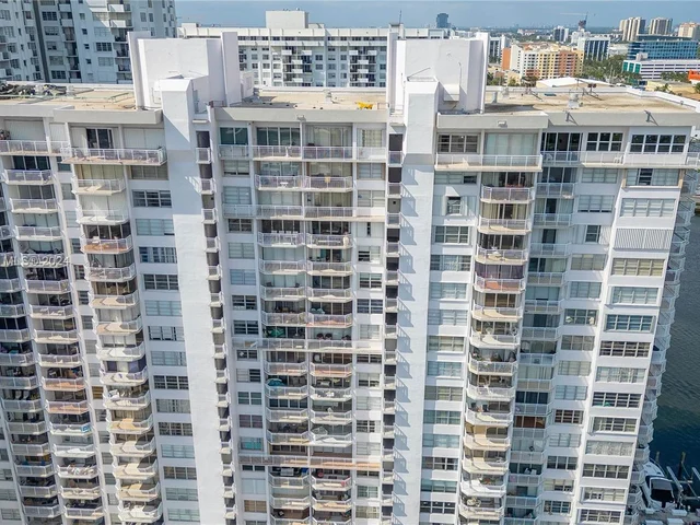 18061 Biscayne Blvd # 1701, Aventura FL 33160