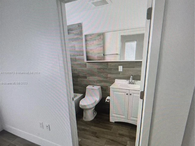 486 E 30th St # 102, Hialeah FL 33013