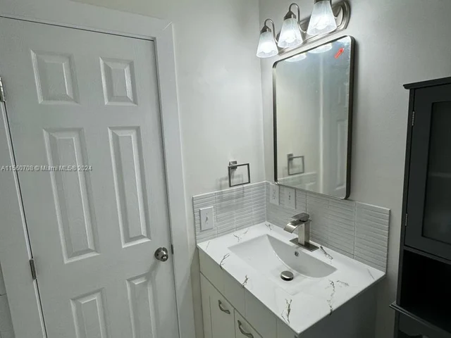 1222 NW 102nd St # 1222, Miami FL 33147