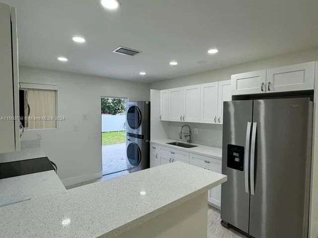 1222 NW 102nd St # 1222, Miami FL 33147