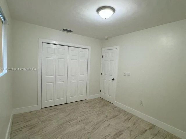 1222 NW 102nd St # 1222, Miami FL 33147