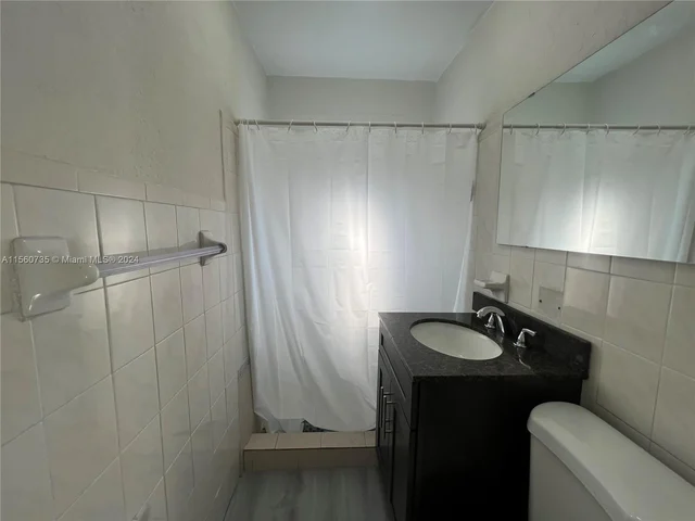 582 E 18th St # A, Hialeah FL 33013