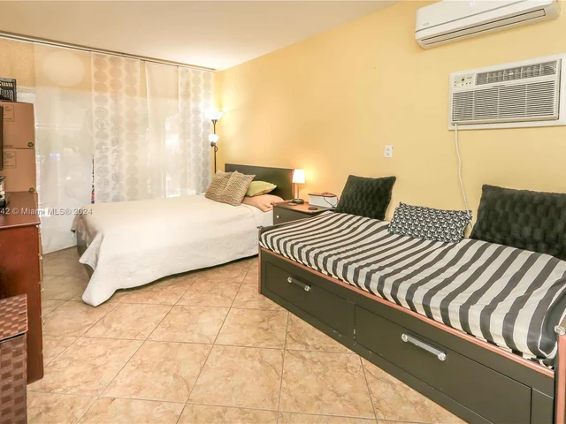 828 Johnson St, Hollywood FL 33019