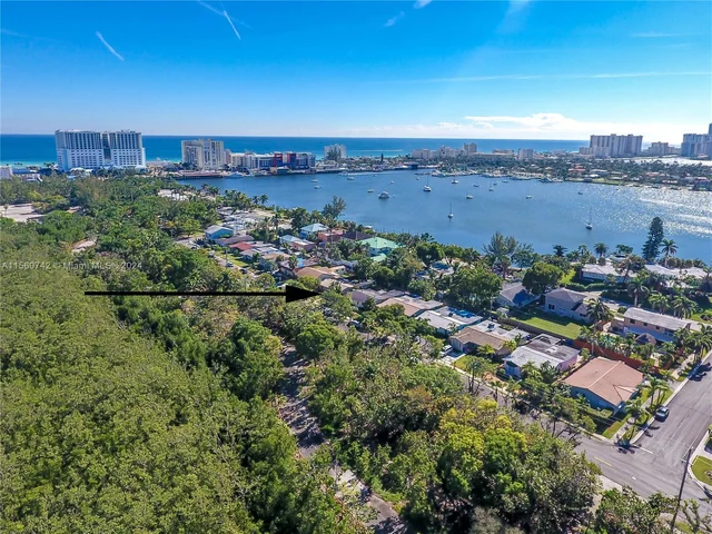 828 Johnson St, Hollywood FL 33019