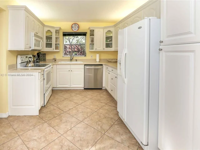 828 Johnson St, Hollywood FL 33019