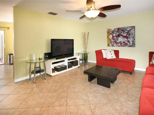 828 Johnson St, Hollywood FL 33019