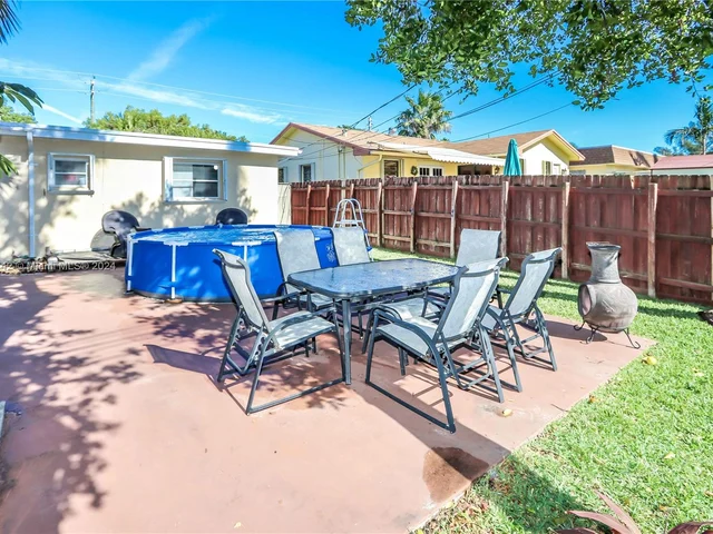 828 Johnson St, Hollywood FL 33019