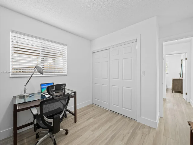 1025 Lincoln St, Hollywood FL 33019