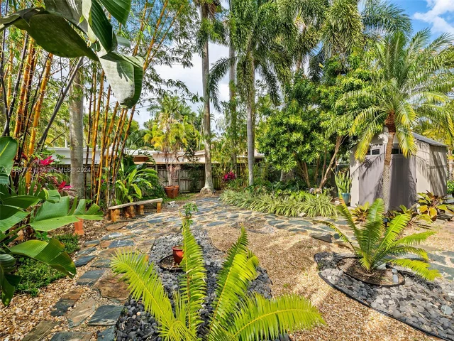 1025 Lincoln St, Hollywood FL 33019