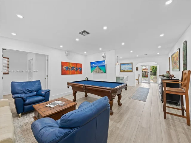 1025 Lincoln St, Hollywood FL 33019