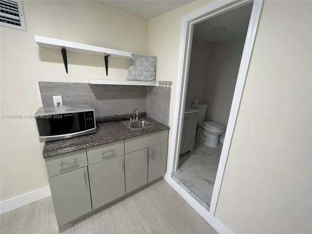 582 E 18th St # B, Hialeah FL 33013