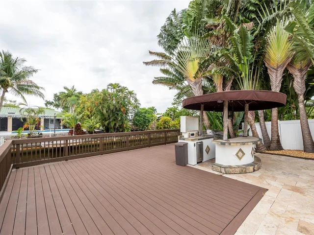 5920 SW 14th St, Plantation FL 33317