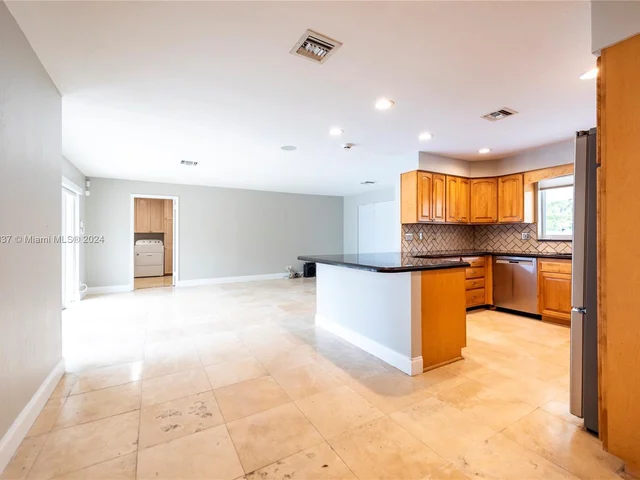 5920 SW 14th St, Plantation FL 33317