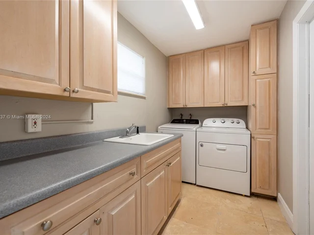 5920 SW 14th St, Plantation FL 33317