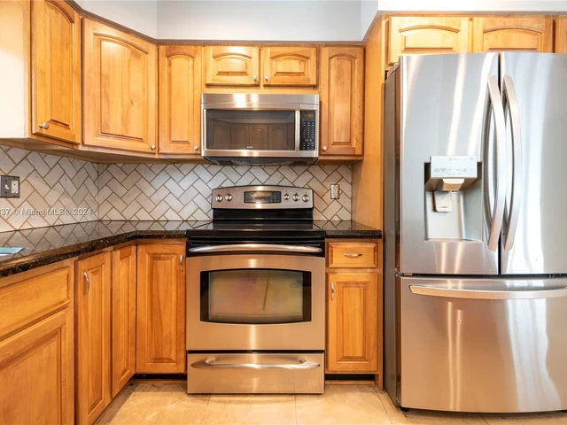 5920 SW 14th St, Plantation FL 33317