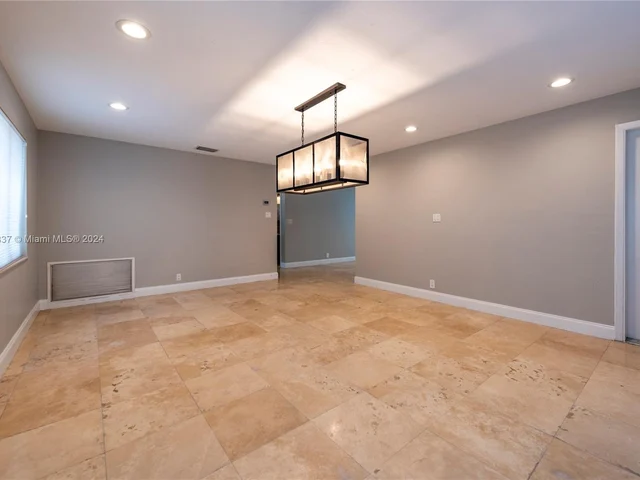 5920 SW 14th St, Plantation FL 33317