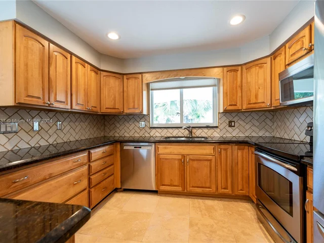 5920 SW 14th St, Plantation FL 33317