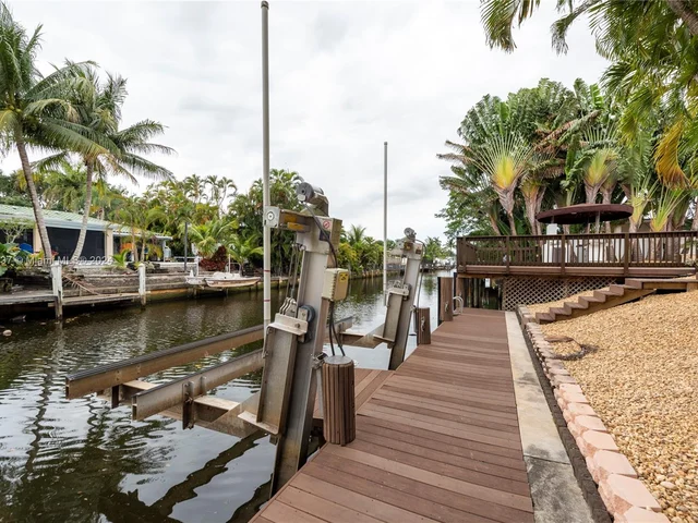 5920 SW 14th St, Plantation FL 33317