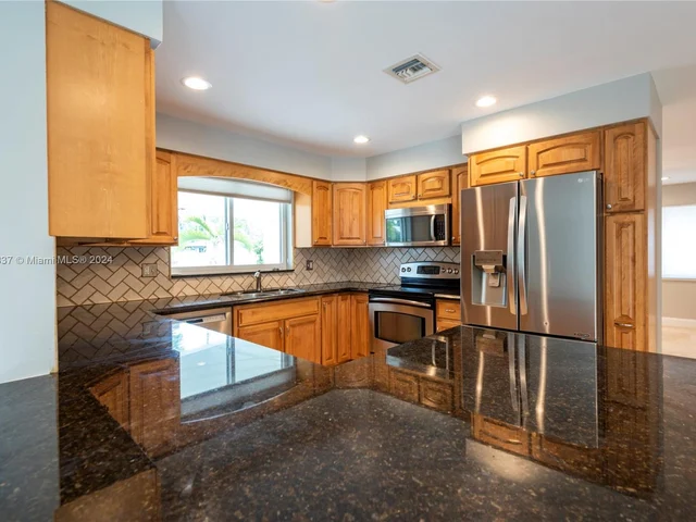 5920 SW 14th St, Plantation FL 33317