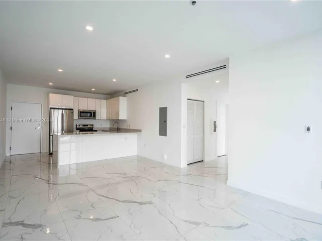 8425 Crespi Blvd # 502, Miami Beach FL 33141